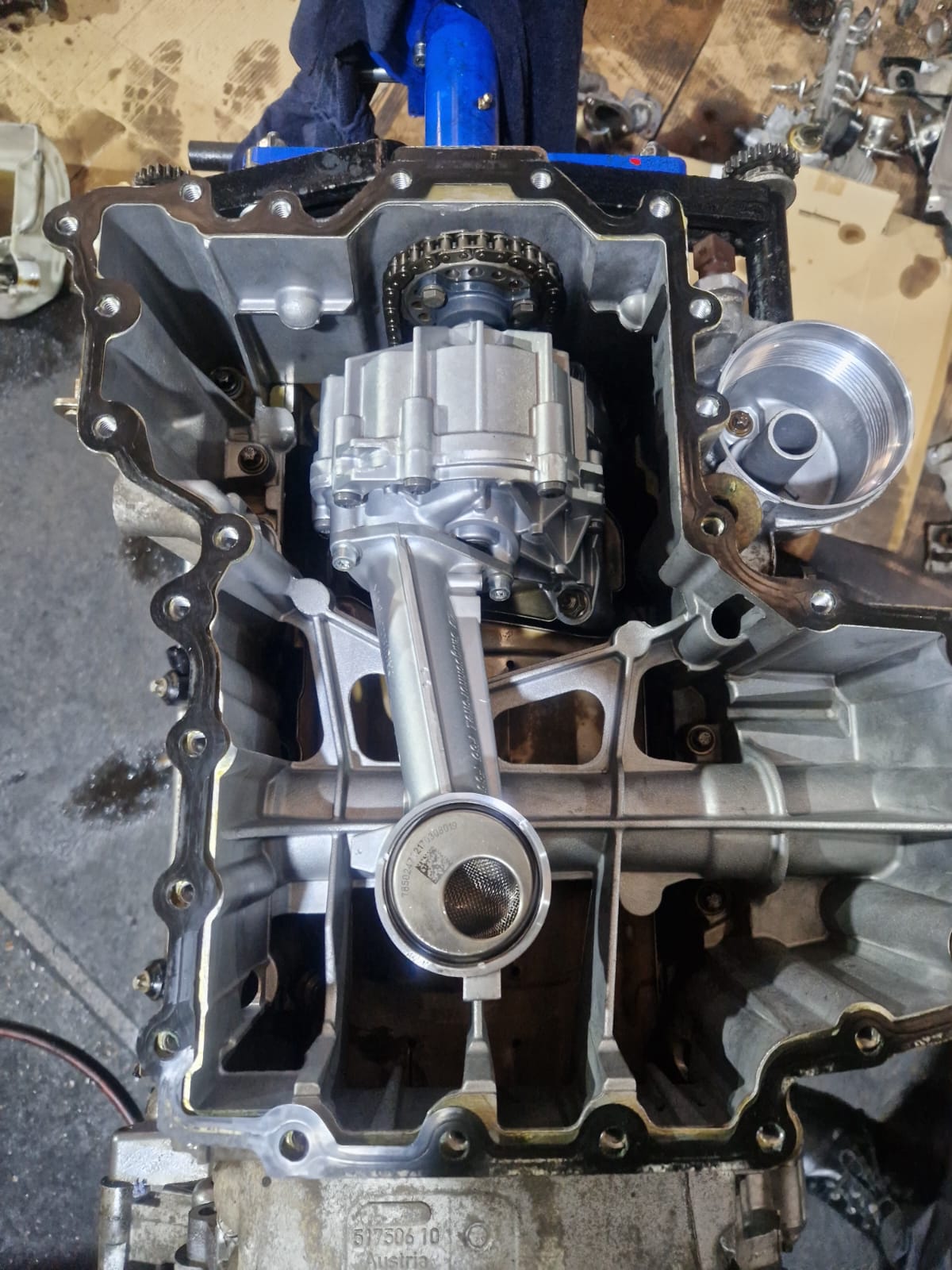 New S63 oil pump installed.